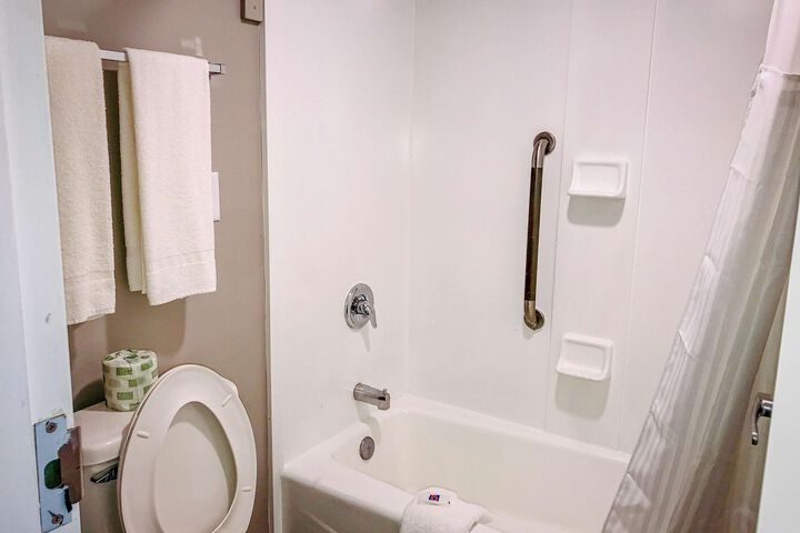 Room 33 of 39