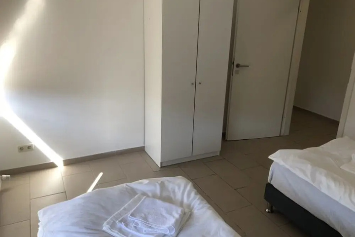 Room 2 of 25