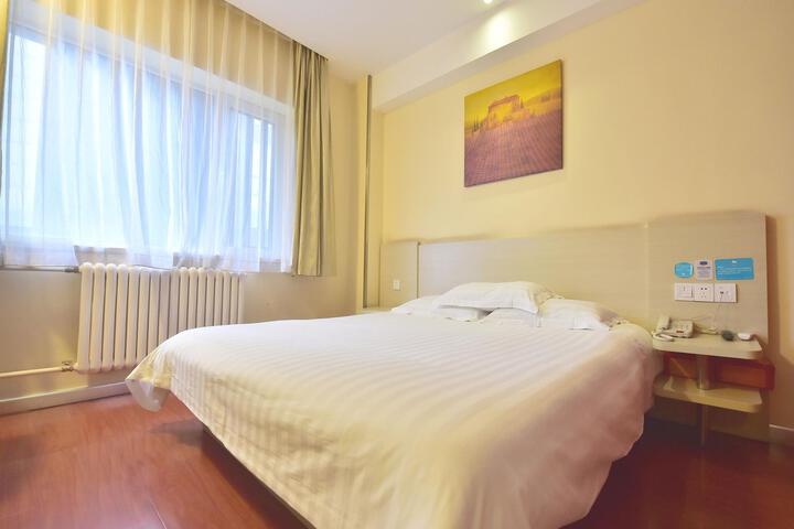 Room 4 of 8