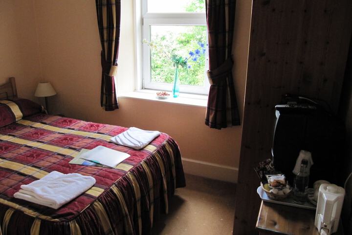 Room 5 of 11