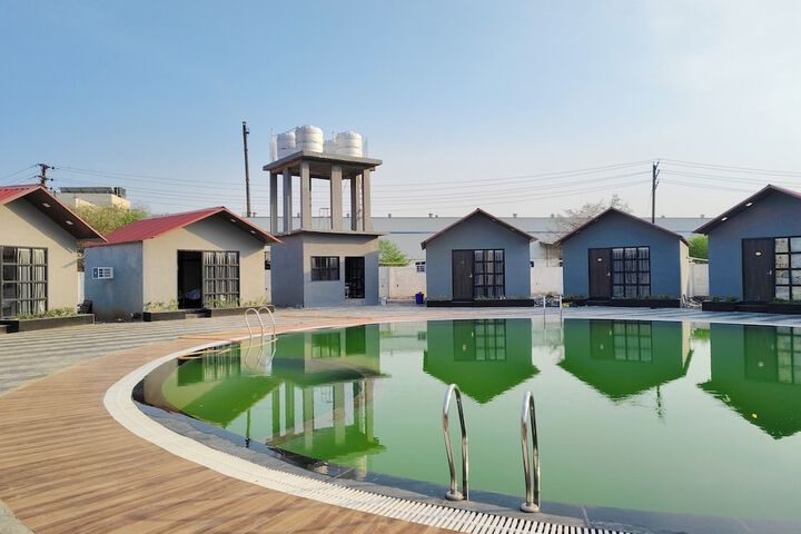 Pool 10 of 12
