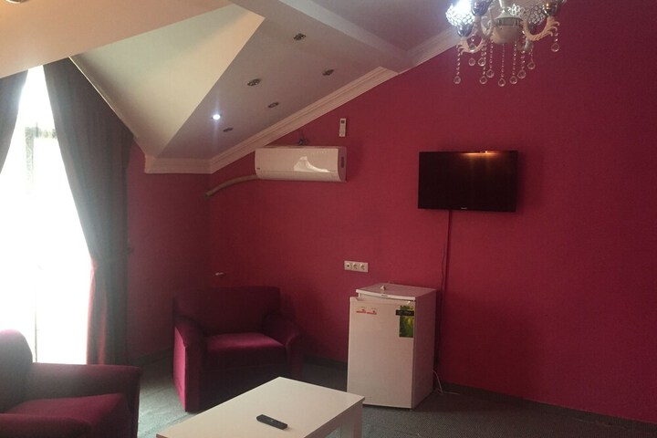 Room 17 of 28