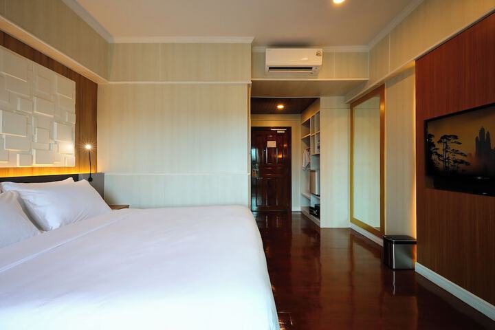 Room 52 of 86