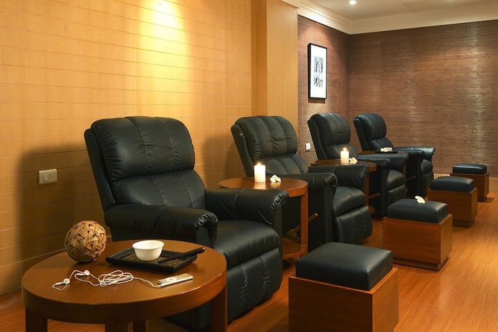 Nail salon