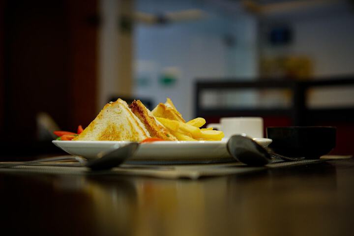 Dining 44 of 54