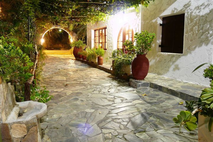 Hotel Exterior 65 of 79