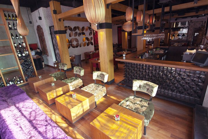 Lounge 44 of 57