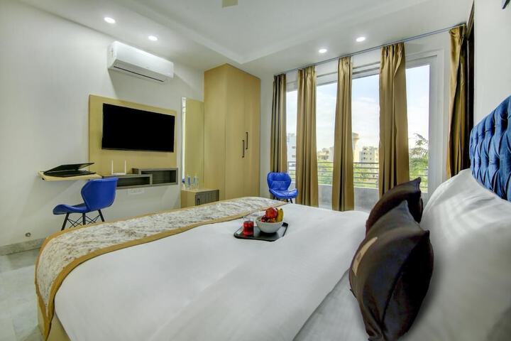 Room 10 of 31