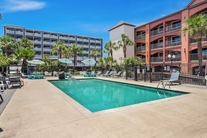 Hotel Pool
