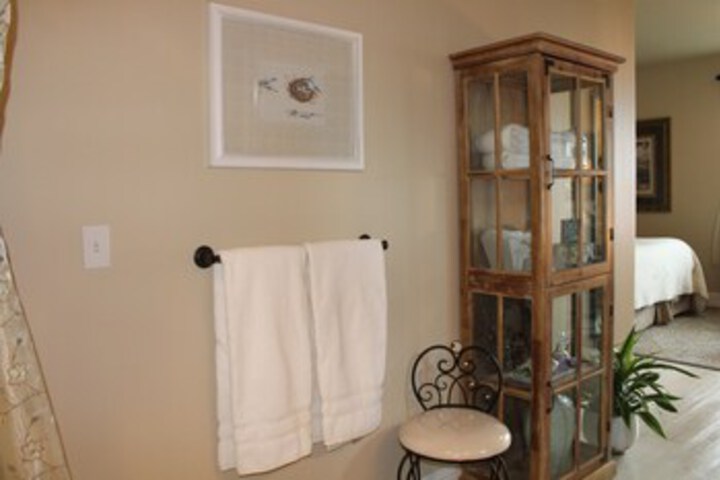 Room 3 of 38