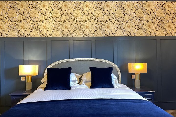 Room 3 of 77