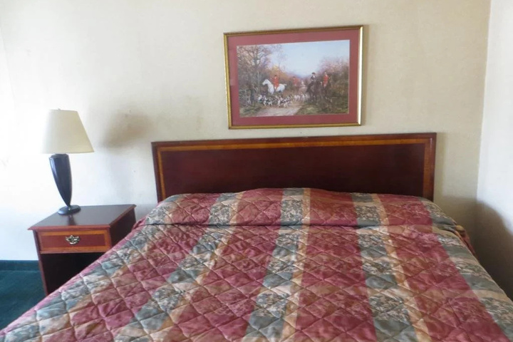 Room 6 of 11