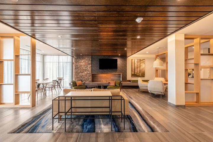 Lobby lounge