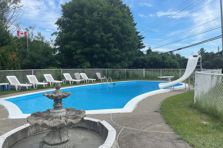 Photo of Motel Le Voyageur Pool