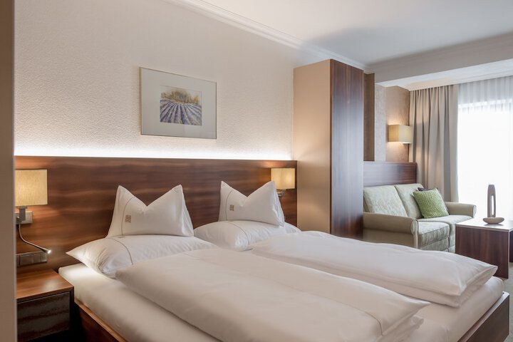 Room 10 of 42