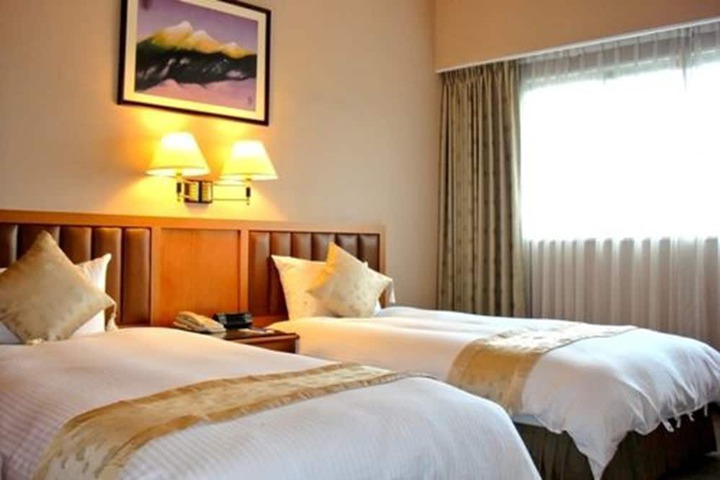 Room 9 of 33