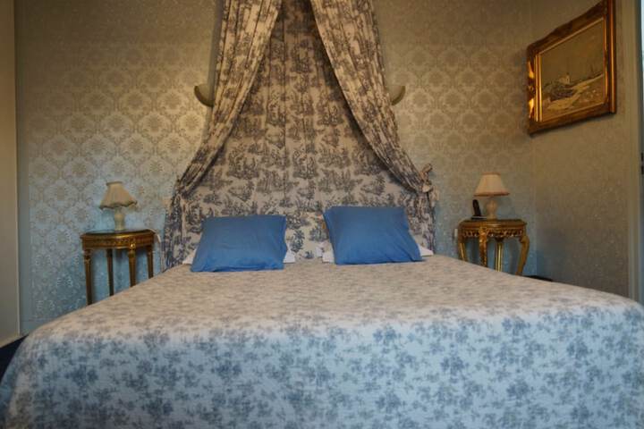 Room 7 of 38