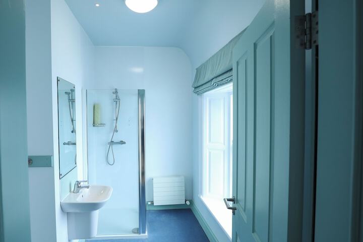 Room 32 of 50