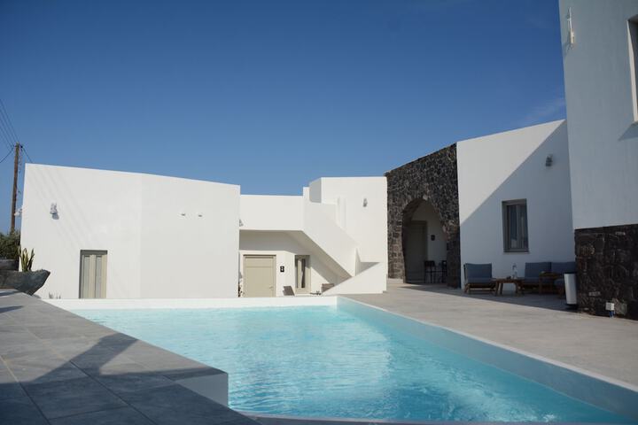 Image of Noir Santorini
