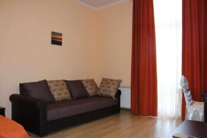 Room 11 of 25