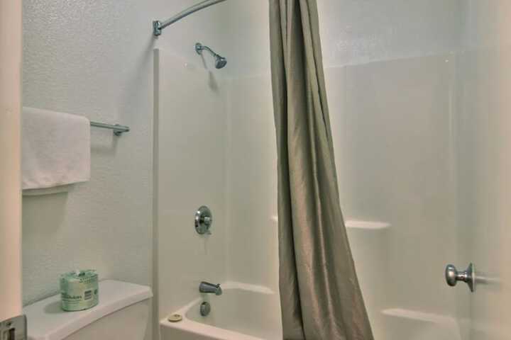 Double Accessible Queen Size Bed (9 of 10)