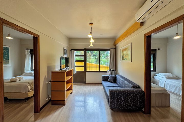 Room 4 of 84