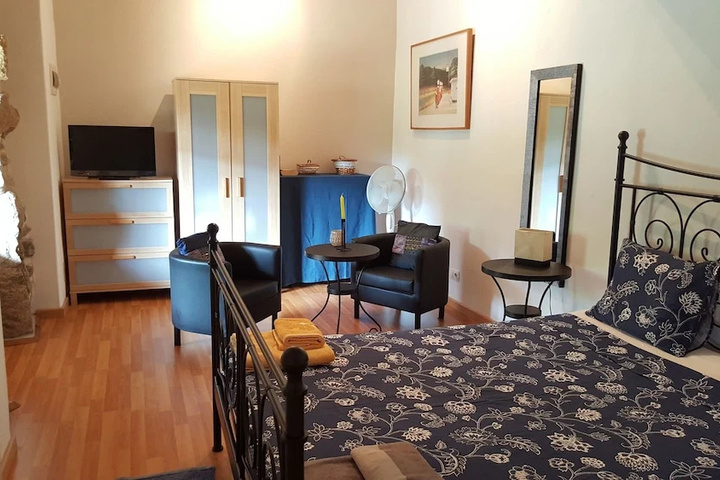 Room 6 of 18