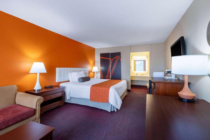 1 King Bed Scenic View (10 of 10)