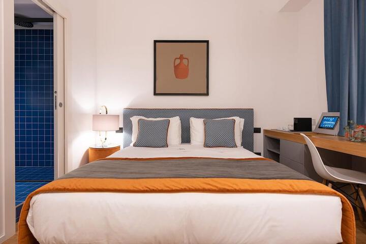 Room 10 of 43