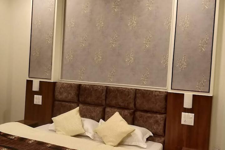 Room 13 of 54