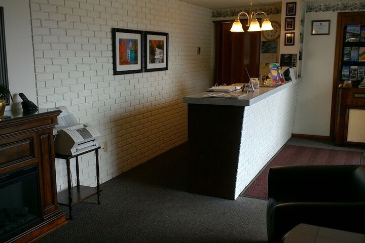 Check-in/check-out kiosk