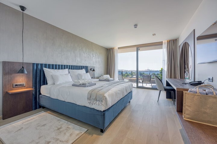 Room 14 of 84