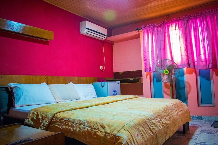 Room 26 of 73