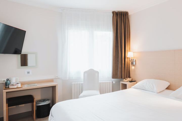 Room 16 of 154