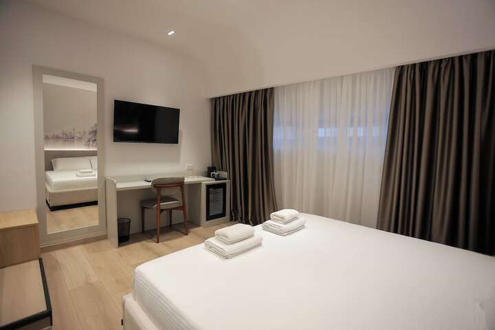Room 106 of 198