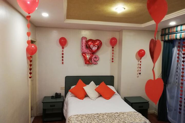 Room 5 of 10