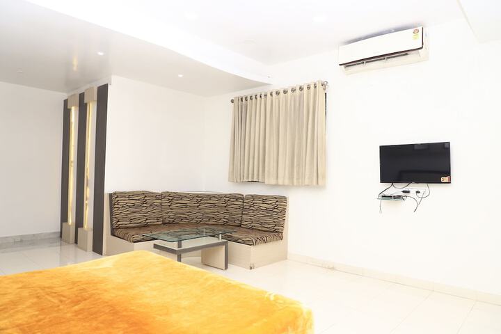 Room 8 of 19