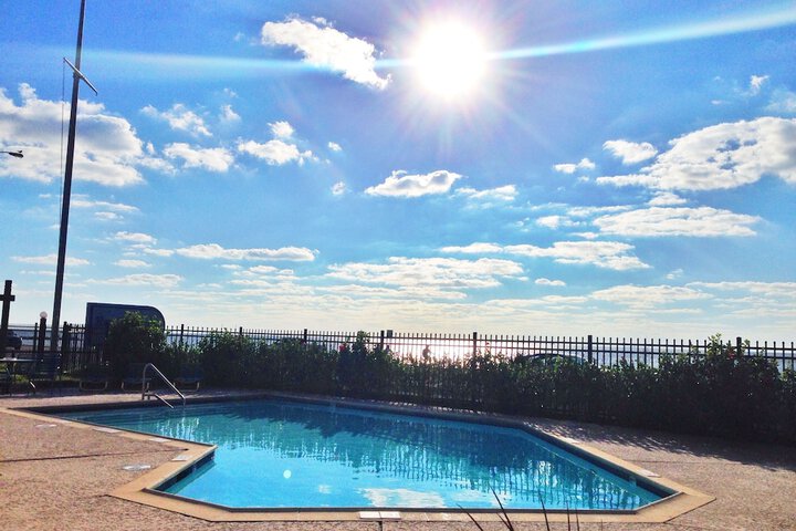 Hotel Pool