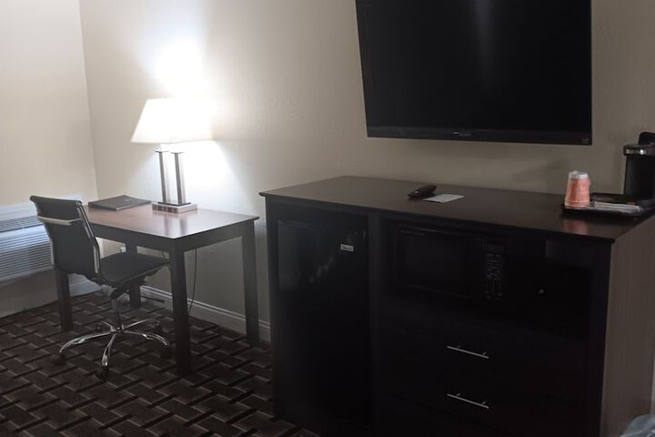 1 King Bed Suite (6 of 6)