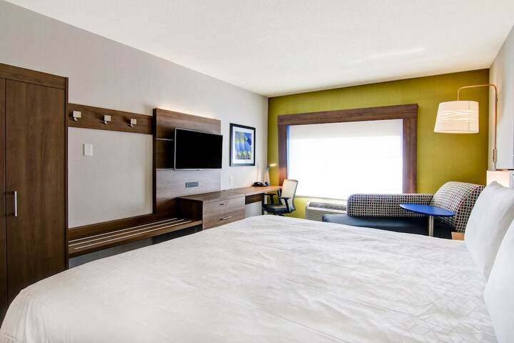 Room 3 of 63