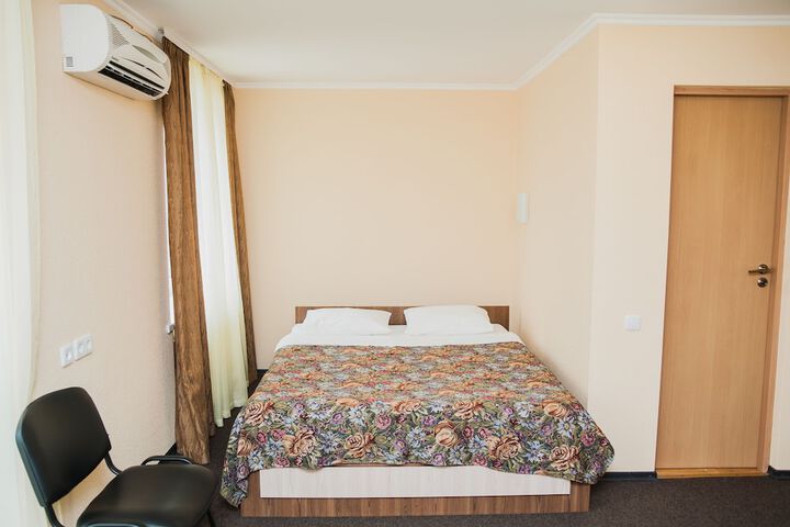 Room 9 of 28
