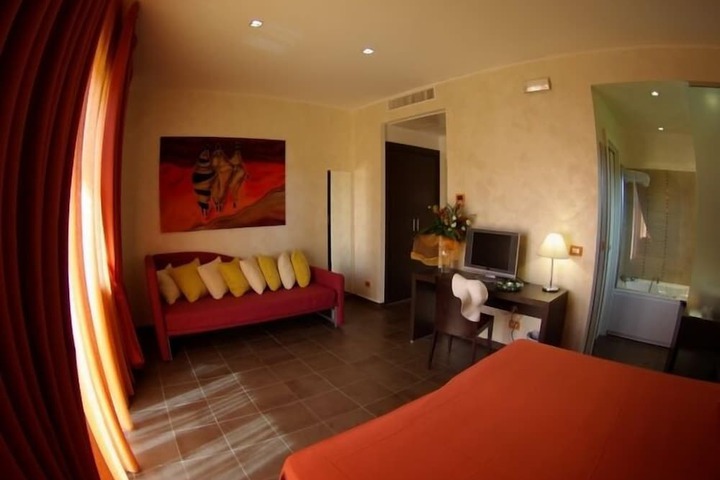 Room 20 of 98