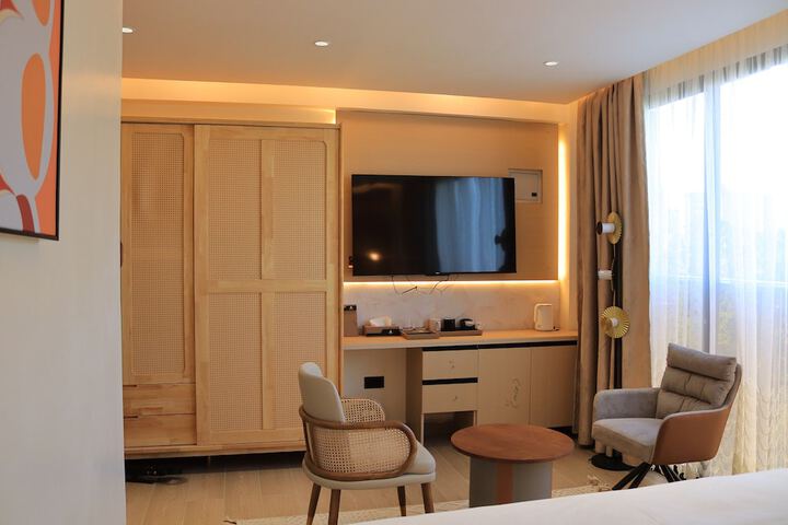 Room 12 of 20