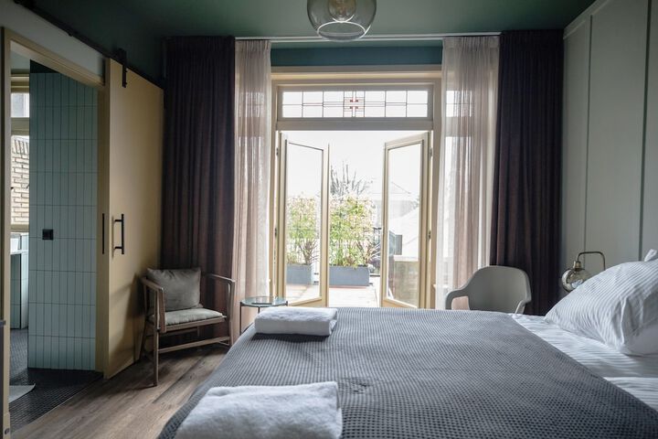 Room 2 of 39