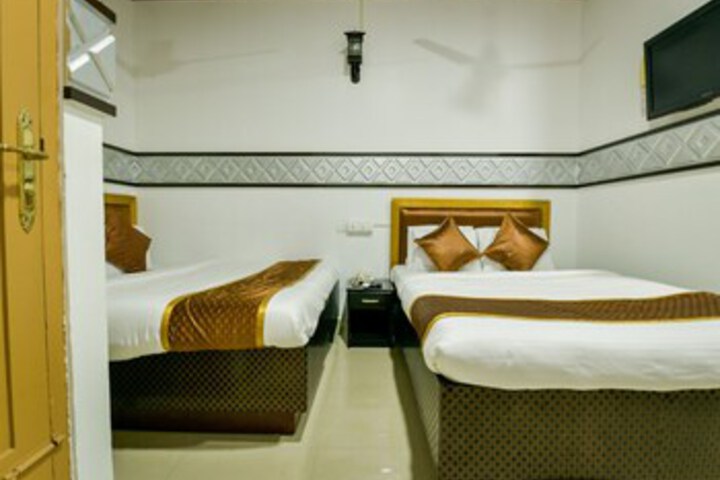 Room 21 of 28