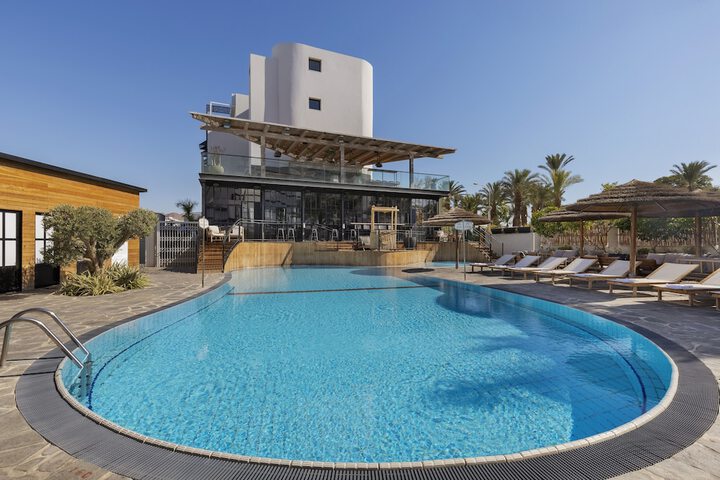 Pools & Facilities