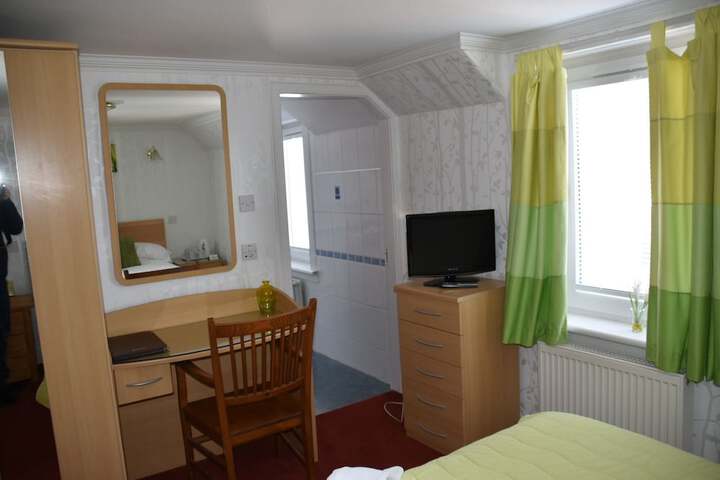 Room 6 of 20