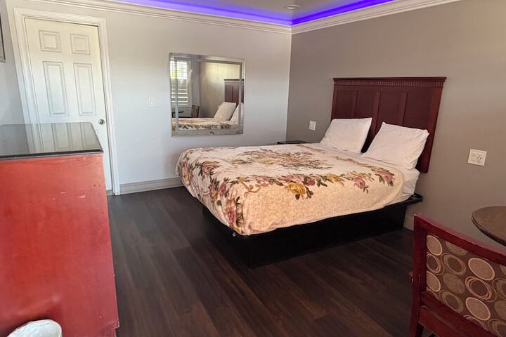 Room 3 of 17