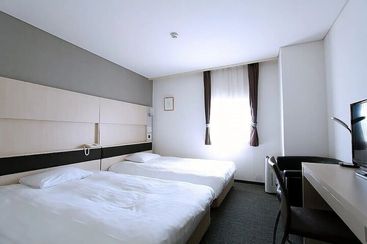 Room 4 of 5