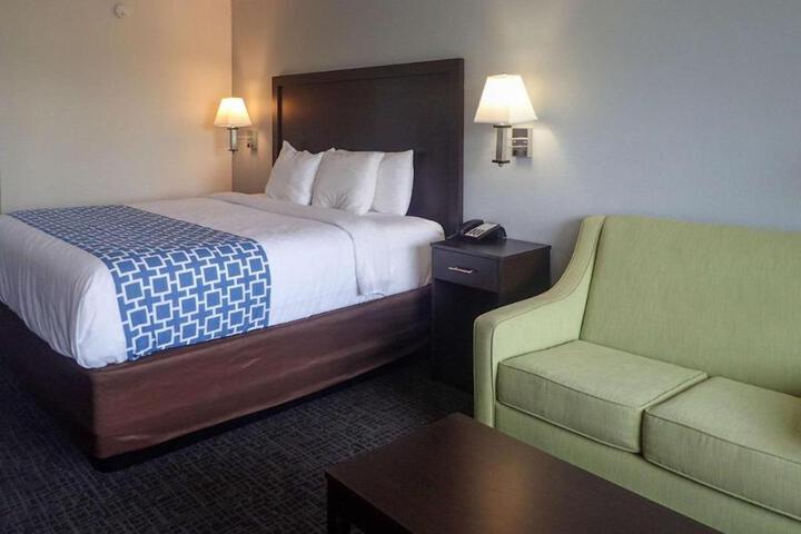 1 King Bed Efficiency (11 of 11)